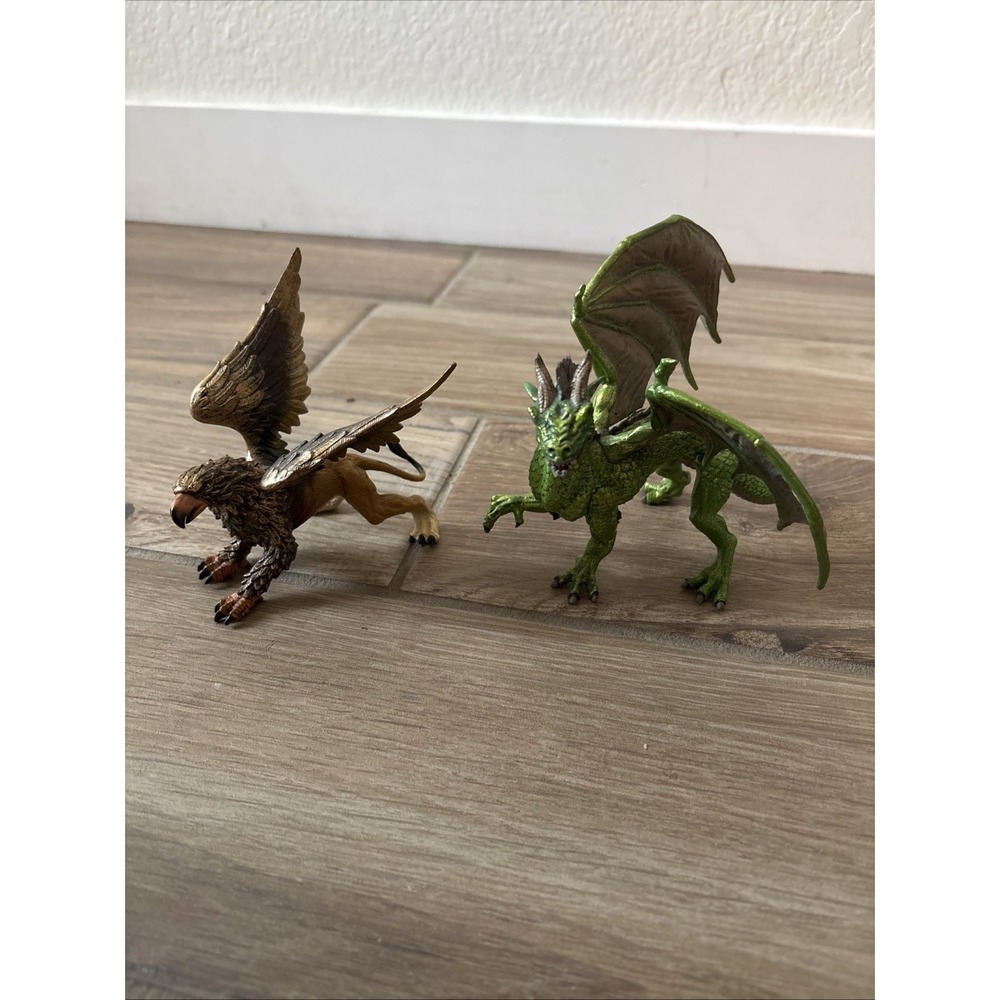 Green Forest Dragon w Wings Griffin Medieval Fantasy Beast Figure 2010 Safari
